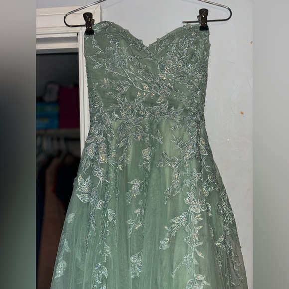 Prom Dress - Picture 4 of 7